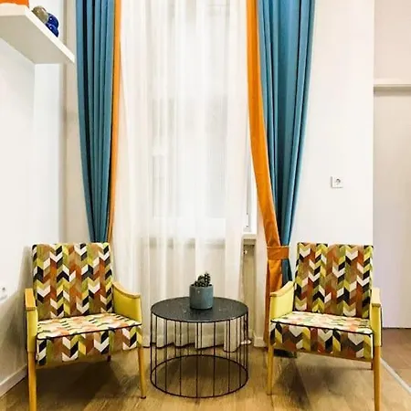 Benetton Stlye - Freedom In Blue And Organge Apartment Budapest Exterior photo
